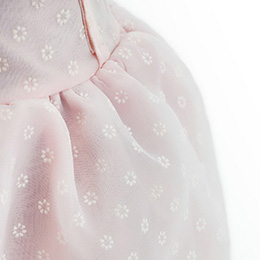 Plyšový medvedík Milk - ružové kvetované šaty, stojaci
